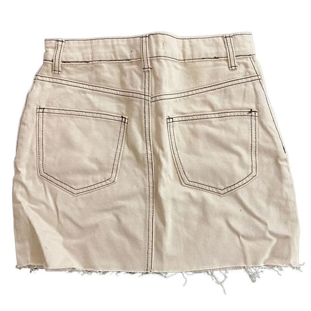 Forever 21 NEW small mini skirt cream colored